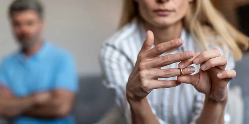 ¿Qué pasa si mi expareja no quiere aceptar el divorcio unilateral?